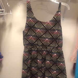 Sleeveless dress with pastel detail